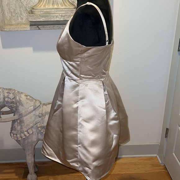 Pretty little Thing Sz 10 satin look cocktail backless dress - Picture 2 of 8